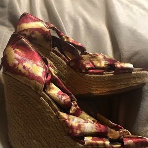 Floral wedges